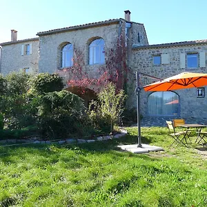 https://le-petit-domaine-07.hotels-rhonealpes.com